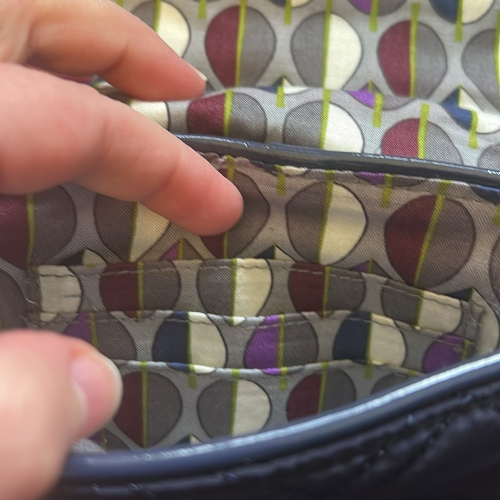 New with tags Vera Bradley chain strap crossbody classic navy model 14292-219951 - Picture 5 of 8